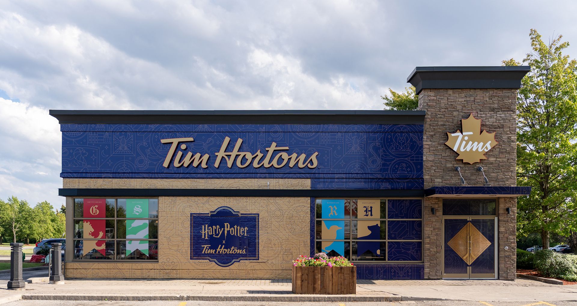 Tim Hortons® unveils Back to Hogwarts-themed restaurant takeover in Toronto to celebrate Harry Potter™ collaboration