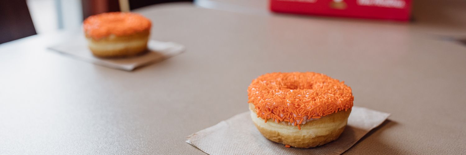 Tim Hortons lance un beigne qui sera offert au Canada du 30 septembre au 6 octobre et qui servira à recueillir des fonds pour soutenir les survivants des pensionnats